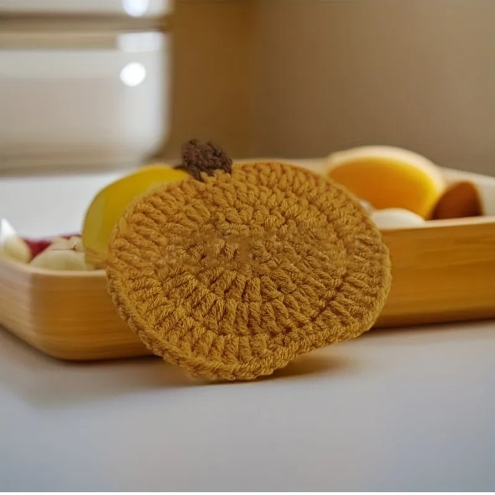 4 Pc Handmade Knitted Pumpkin Shaped Coasters Set New - Picture 3 of 7